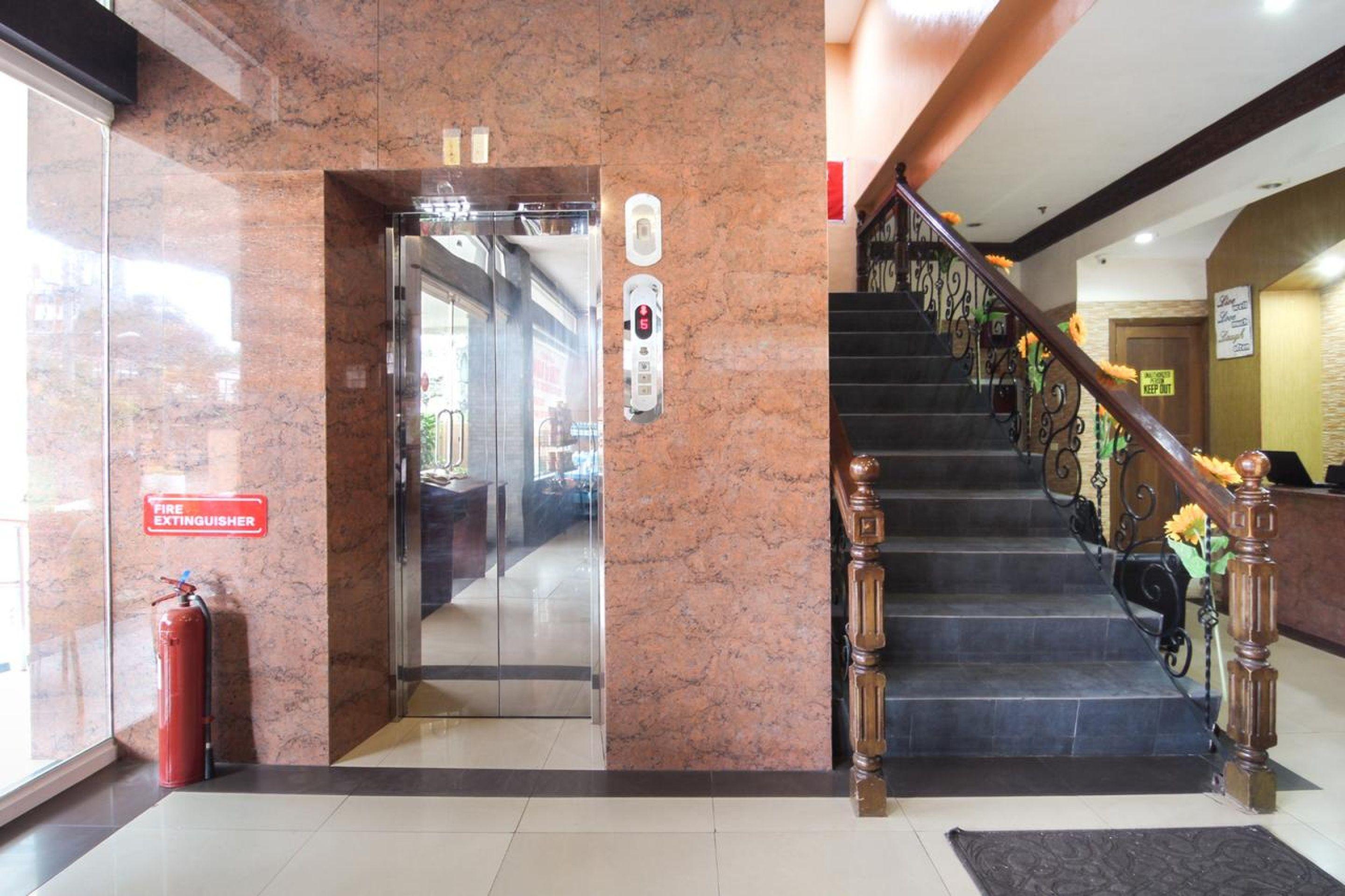 Oyo 130 Jy Crown Palace Cebu Buitenkant foto
